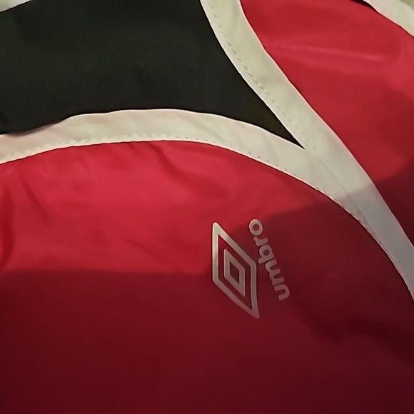 2 Umbro running shorts size large - Picture 5 of 6